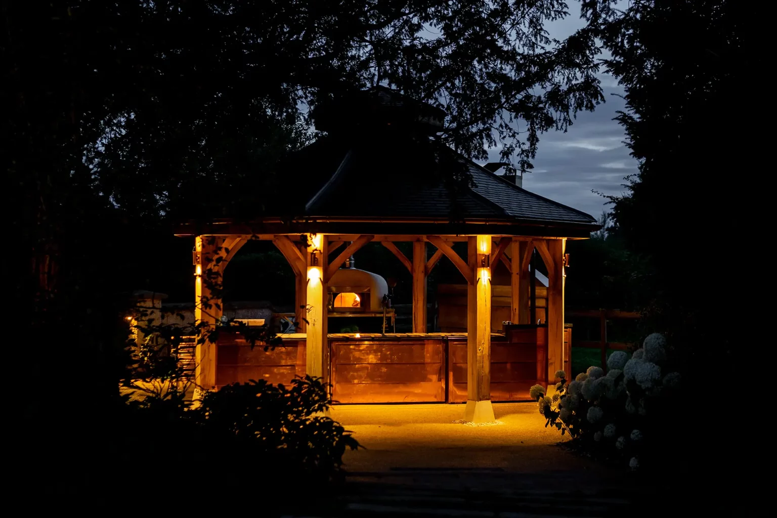 Clock Barn outdoor kitchen pizza